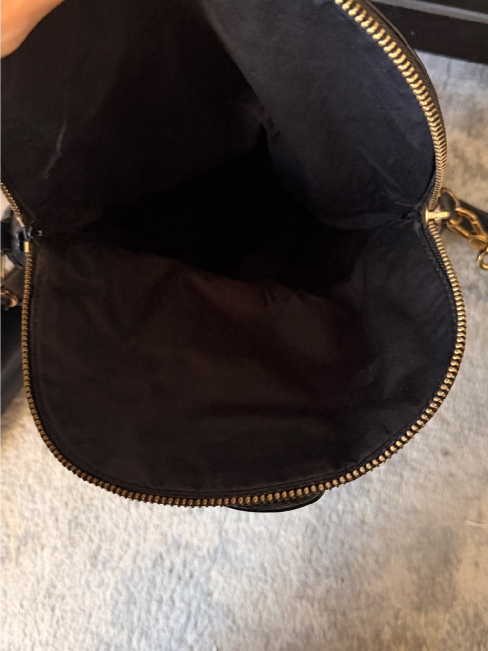 Marc Jacobs Black Leather Crossbody with Gold Plaque - Picture 4 of 7